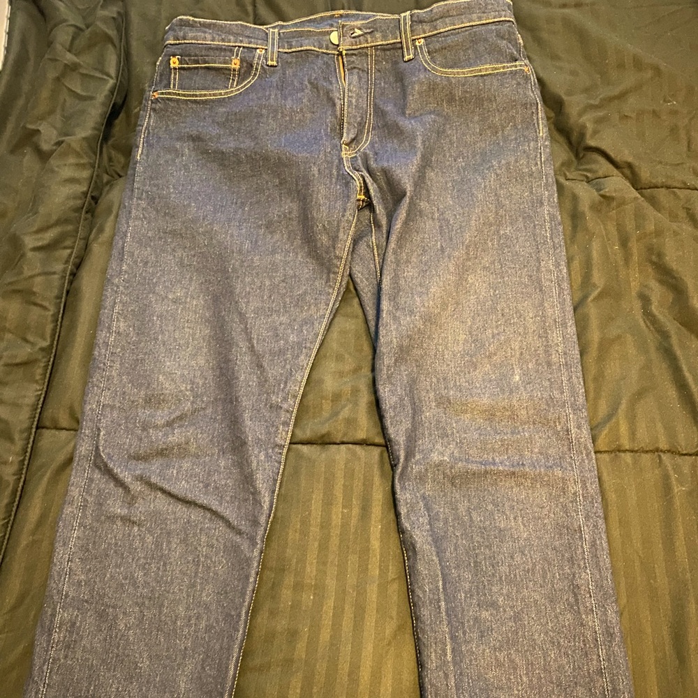 - [ ] Levi’s 33x30 Mens Blue Jeans